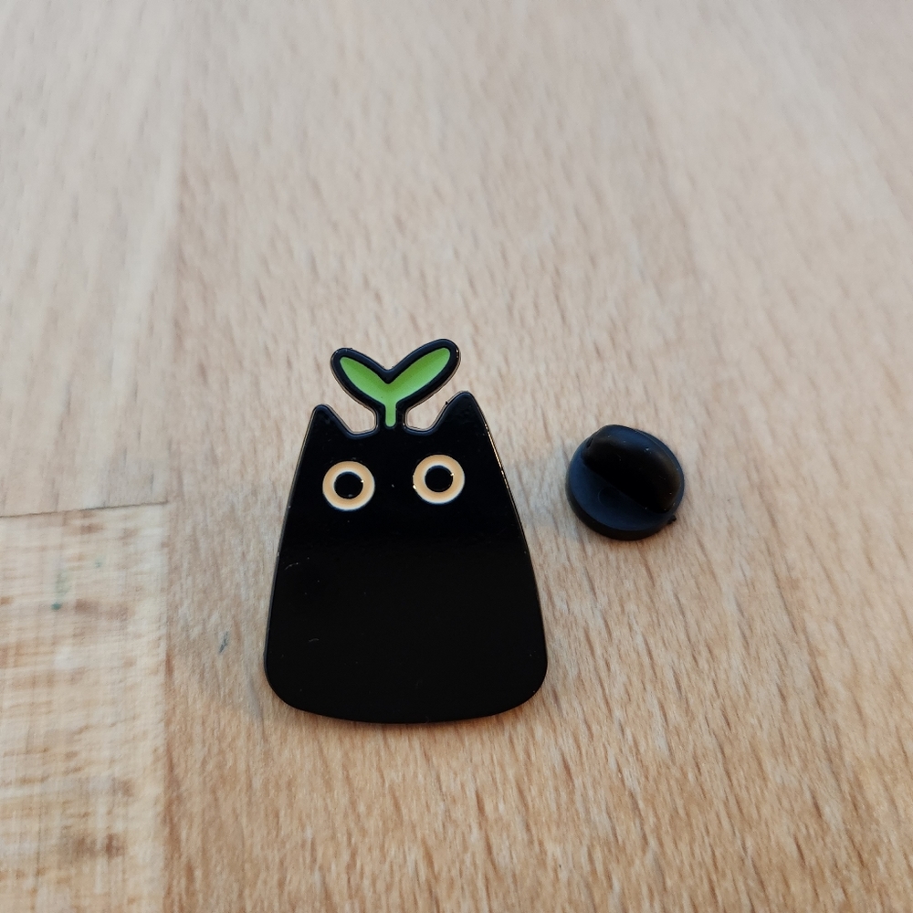 Pin - black cat